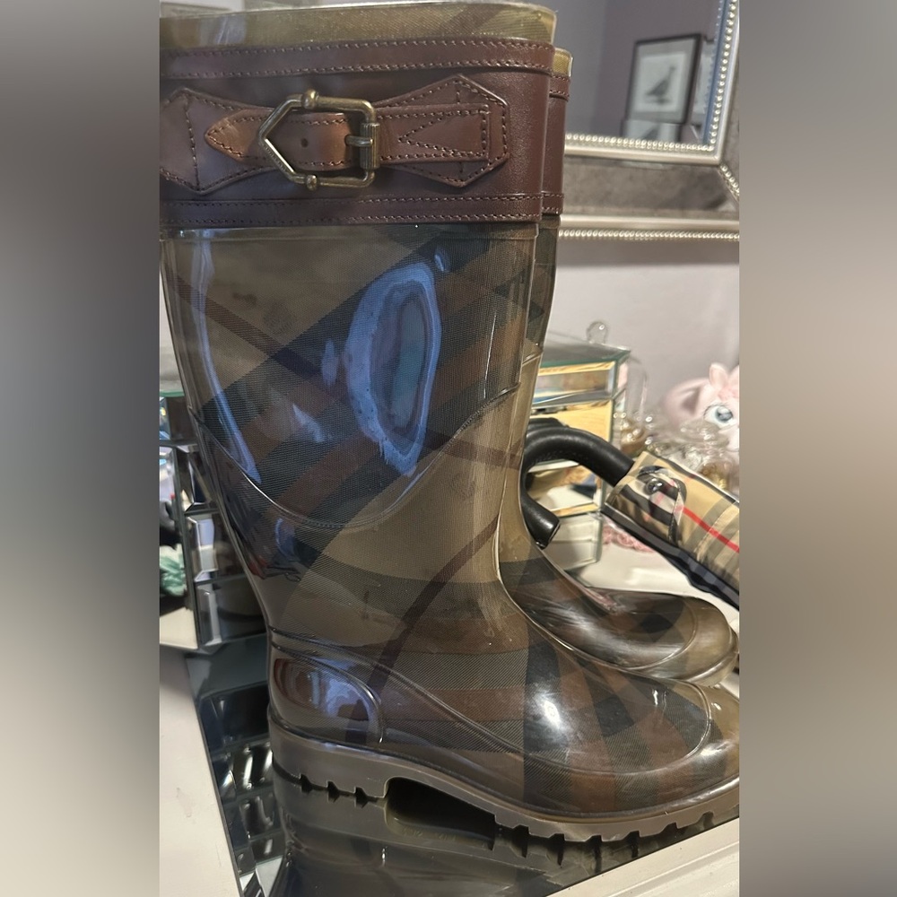 Burberry Wellington Rain boots size 7
